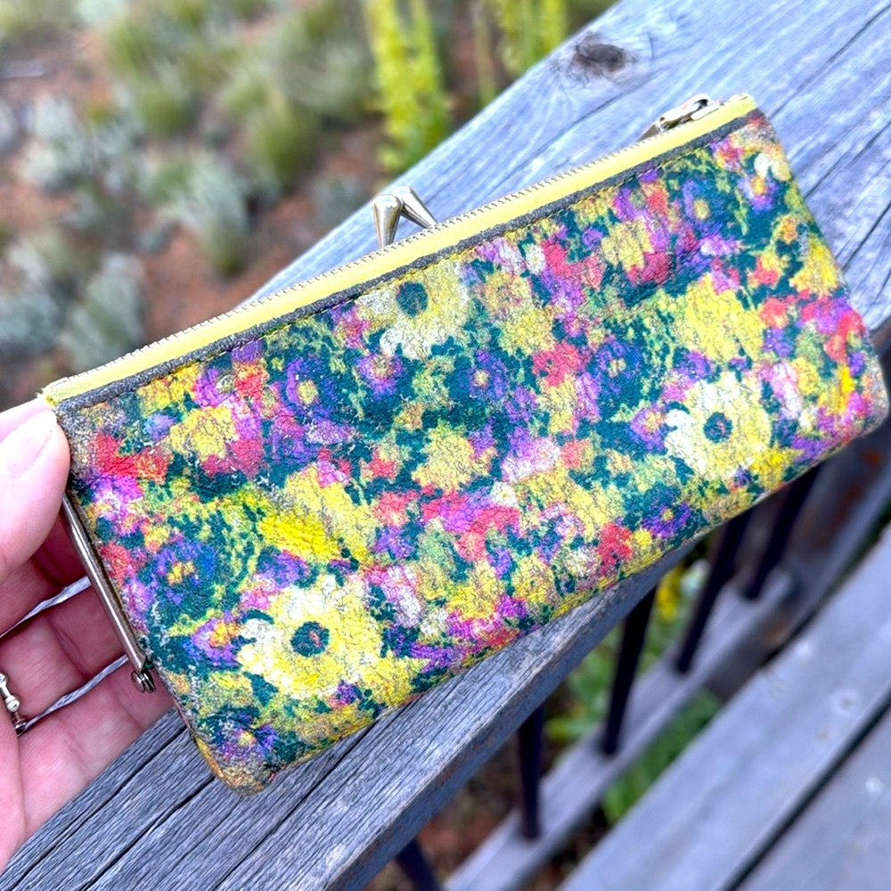 HOBO Lauren Daisies Floral Kiss Clutch Wallet VTG